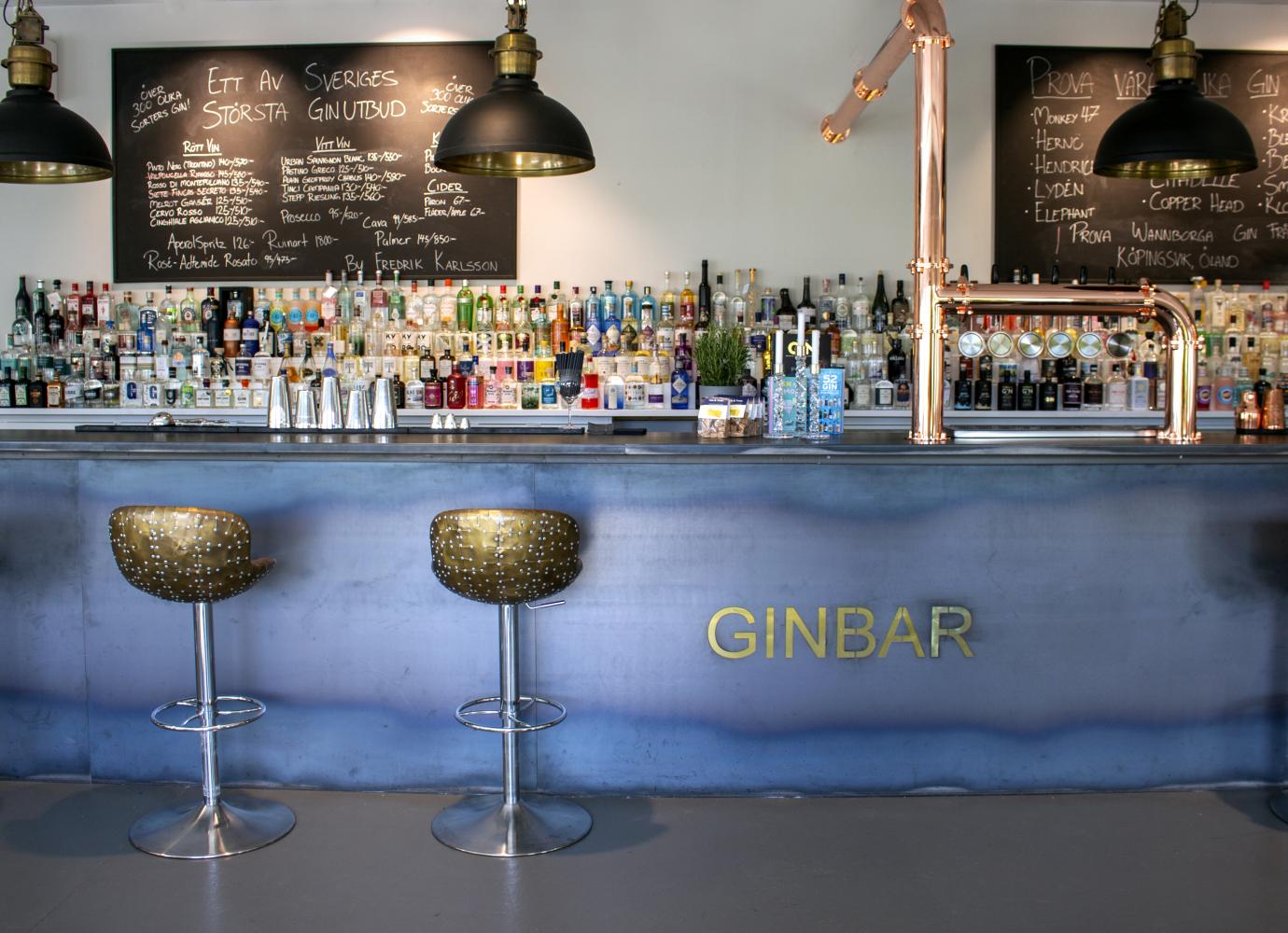 Kosta Ginbar med över 370 olika sorters gin
