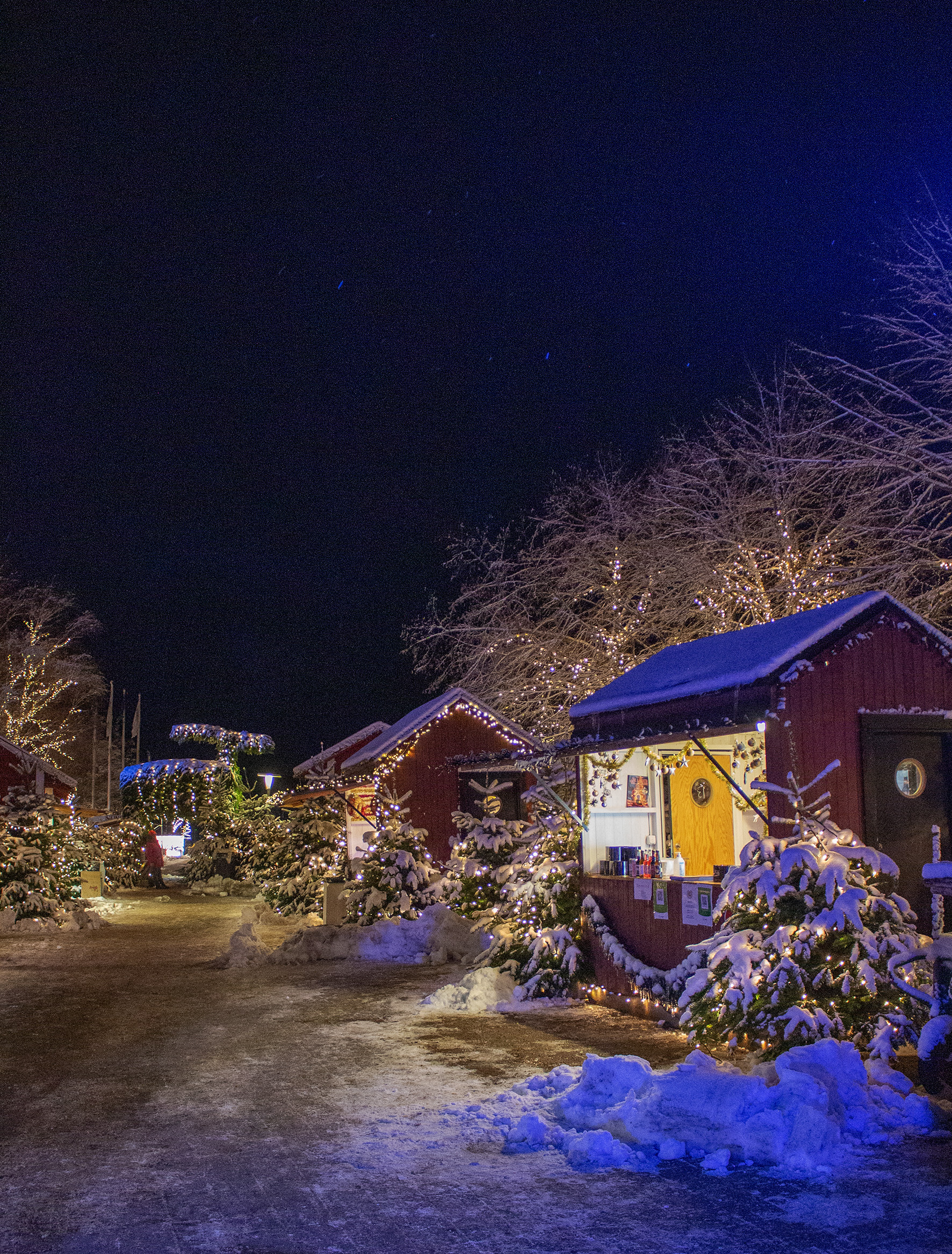 Kosta Julmarknadsbod Öppen julmarknadsbod i snöskrud