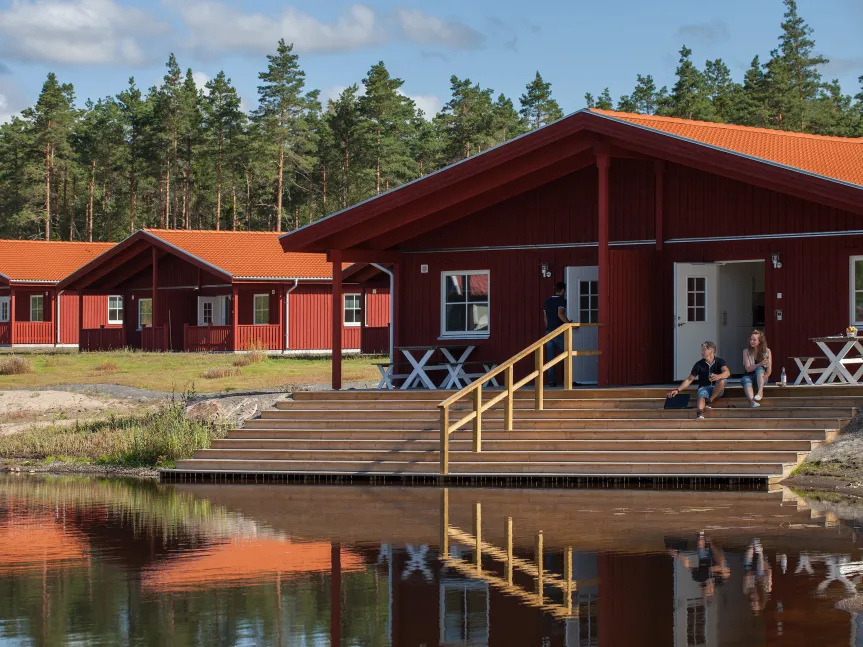 Kosta Lodge stuga vid vatten