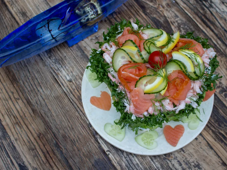 smörgåstårta i form av ett hjärta