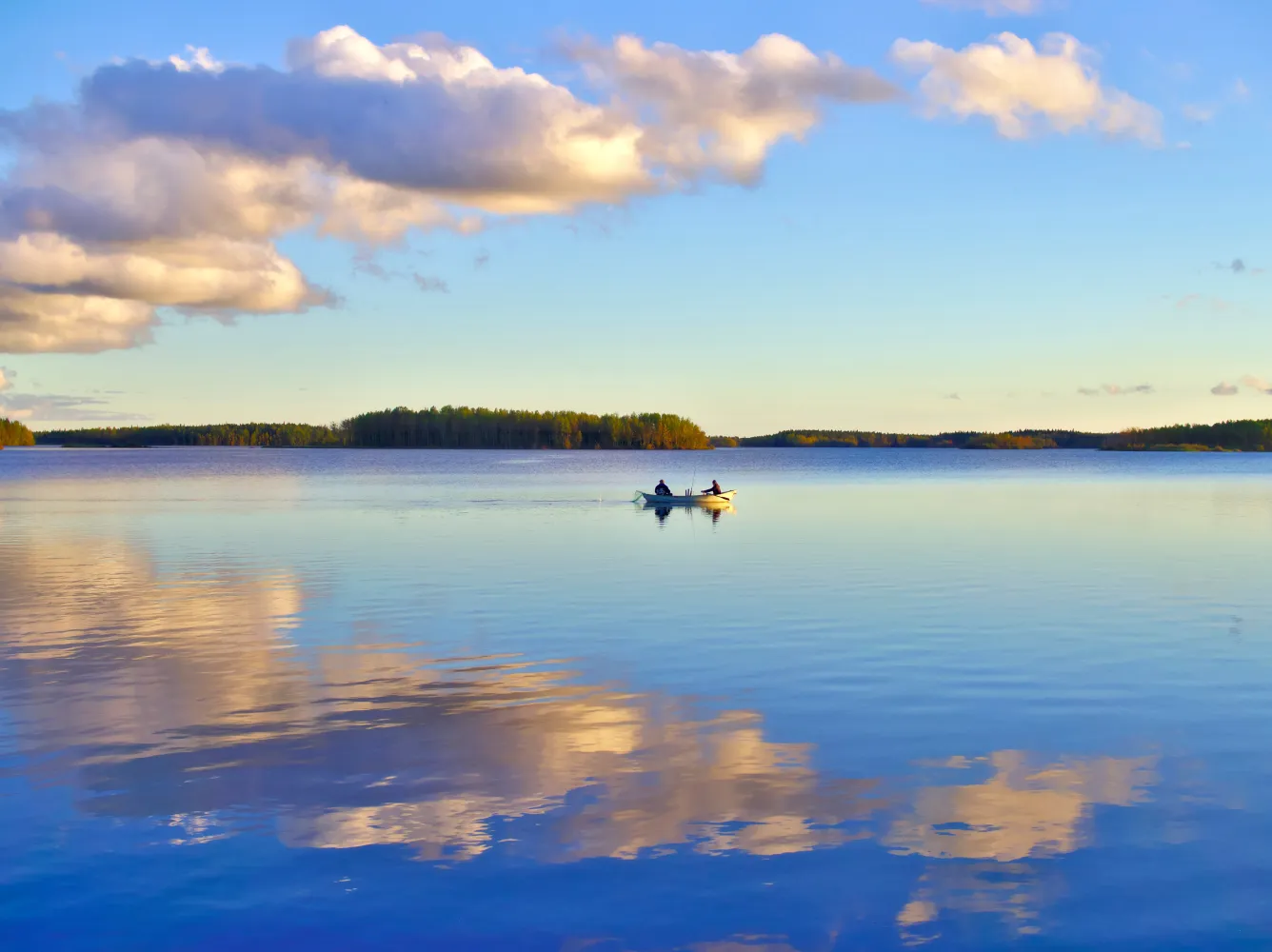 Spegelblank sjö