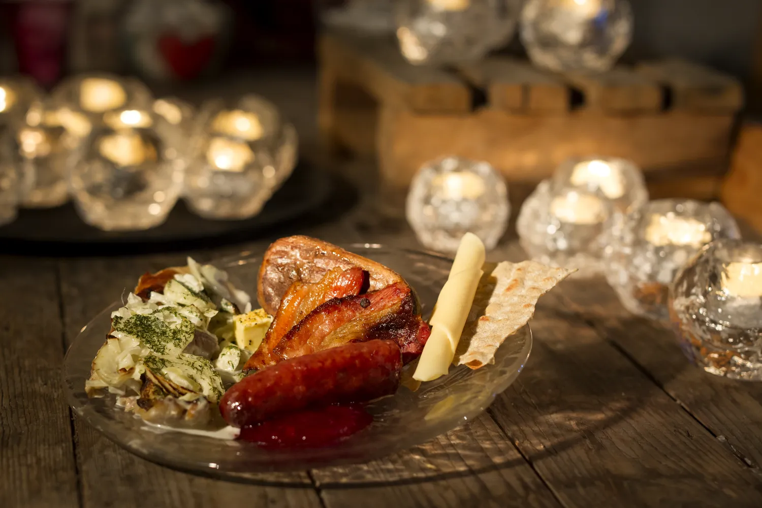 Hyttsillstallrik med isterband, stekt fläsk & salt sill